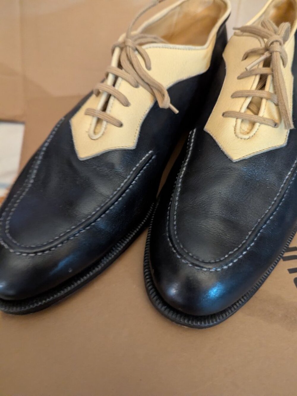 NEIMAN MARCUS "Gravati" Womens Shoes Two-tone spectator oxfords (or saddle 9 - Picture 6 of 8